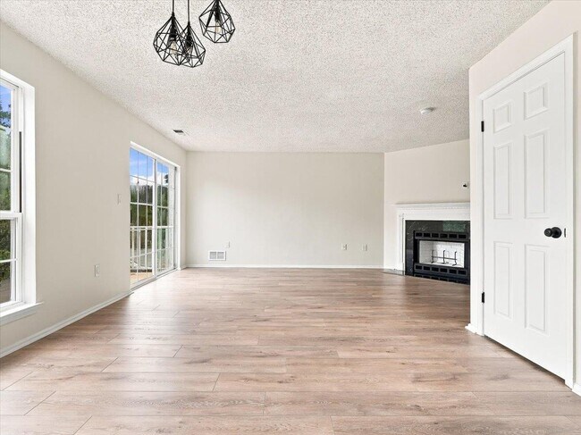Building Photo - 10 Cottonwood St