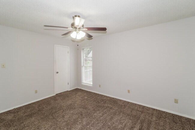 Building Photo - 6124 Kensington Cir