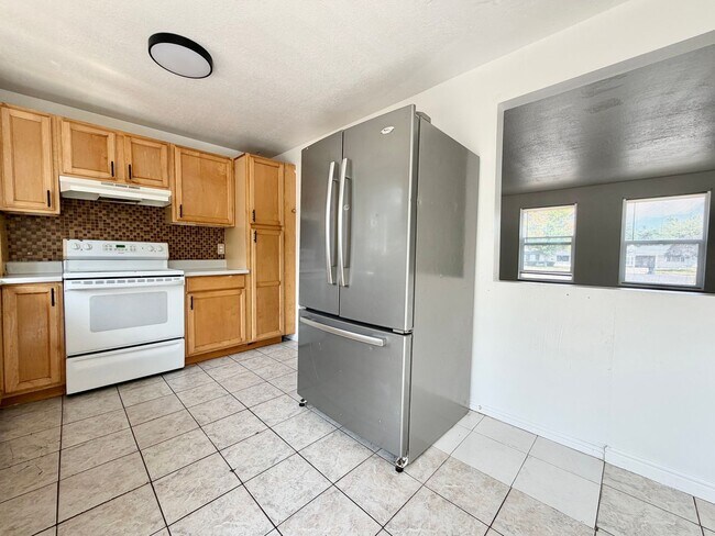 Building Photo - 9900 S Darin Dr