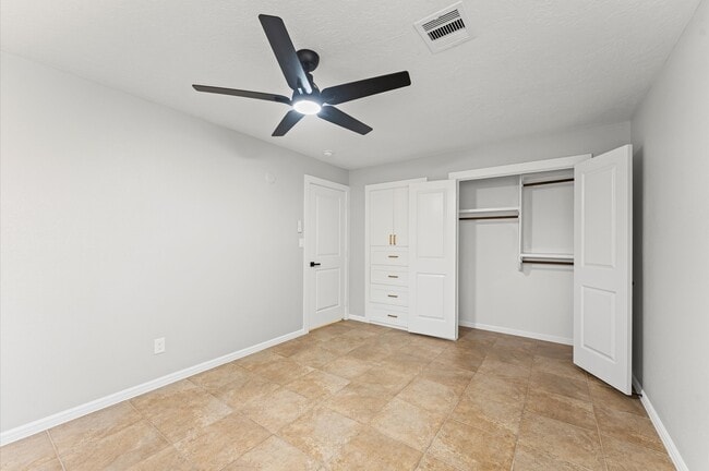 Building Photo - 8231 Garden Parks Dr