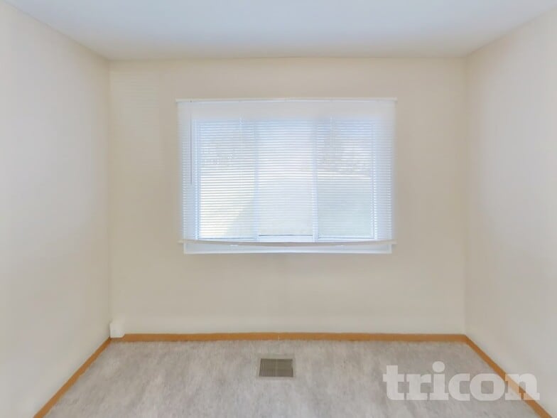 Building Photo - 1331 Fairfield Ct