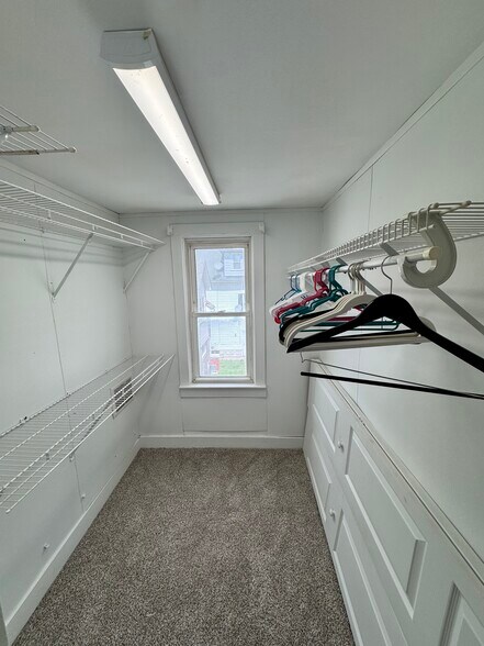 Building Photo - 2401 Plum St