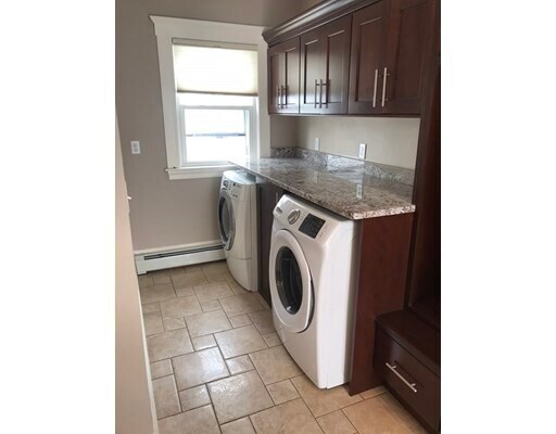 Building Photo - 210 Somerset Ave