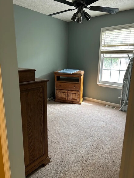 Building Photo - Room in House on Sugar Crest Dr