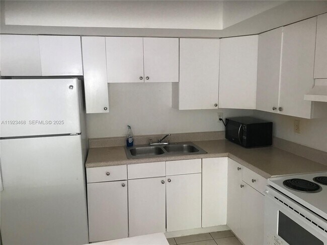 Building Photo - 206 NE 3rd St