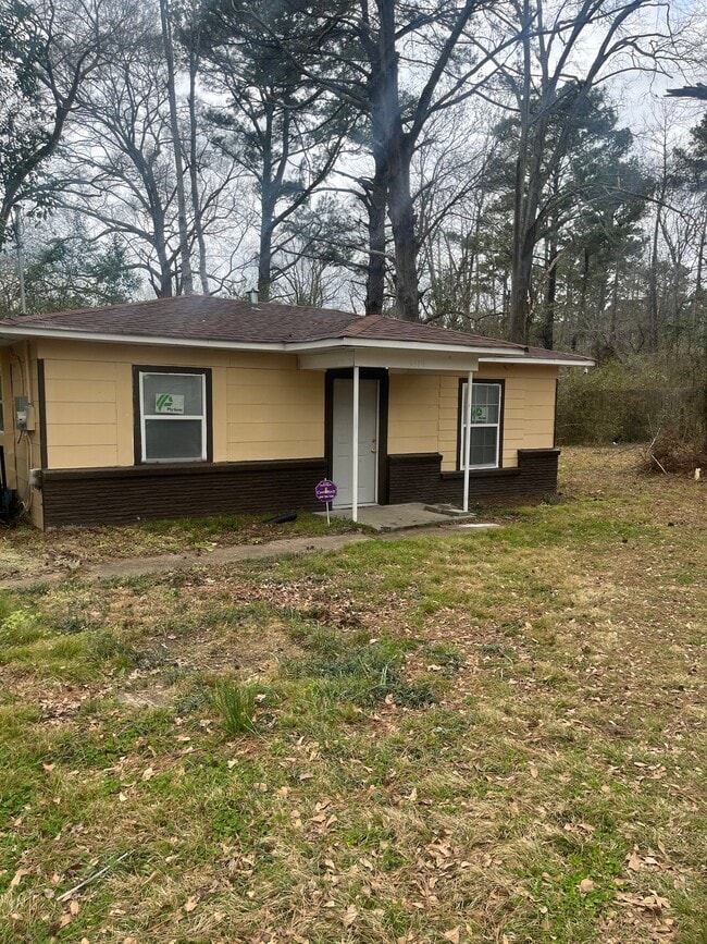 Building Photo - 3319 Beatrice Dr