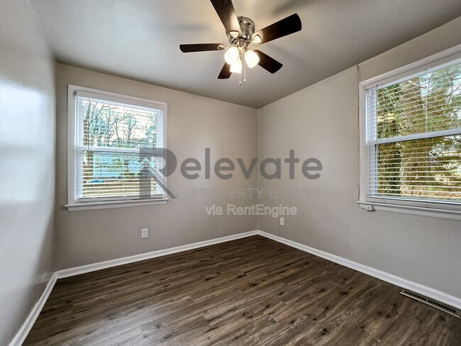 Building Photo - 3206 Belmont Ave