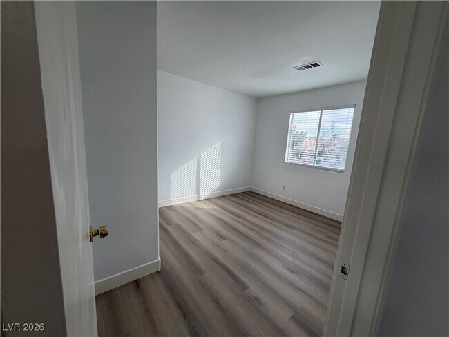 Building Photo - 7383 W Diablo Dr