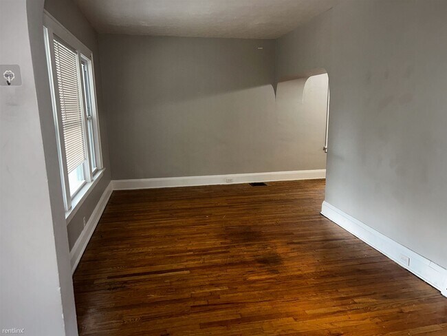 Building Photo - 2 br, 1 bath Duplex - 390 East 162nd Stree...