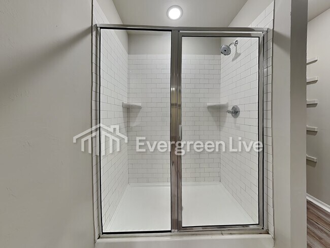 Building Photo - 3500 moraine dr