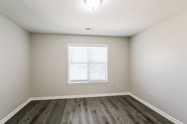 Building Photo - 10156 Phillips Dr