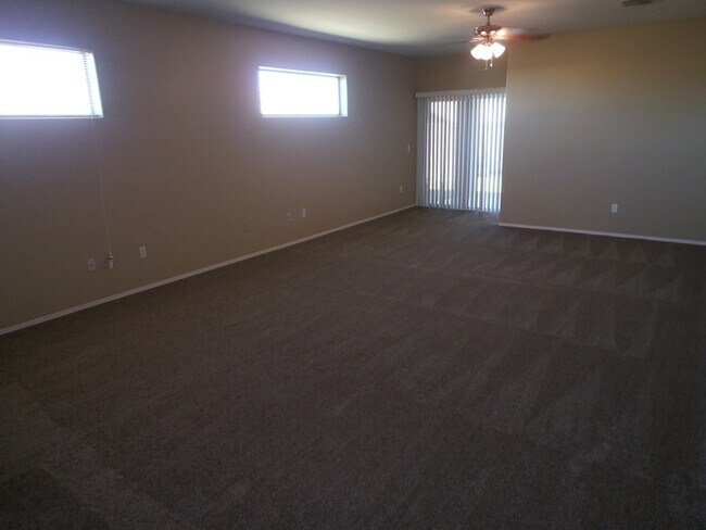 Building Photo - 4 Bedroom Vail Single story with 2 car garage