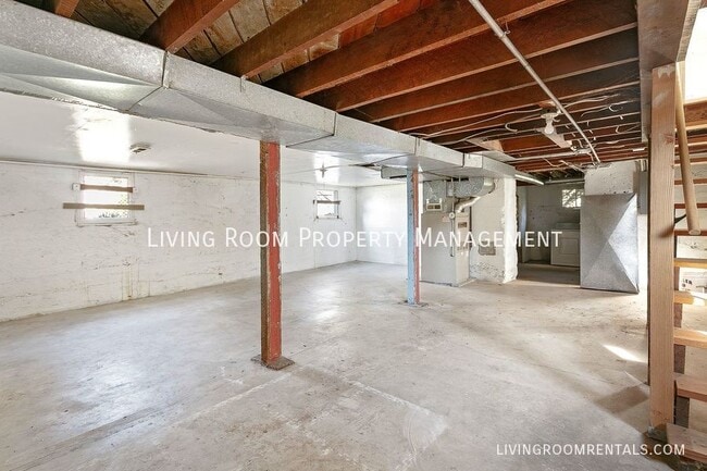 Building Photo - 6303 SE Windsor Ct