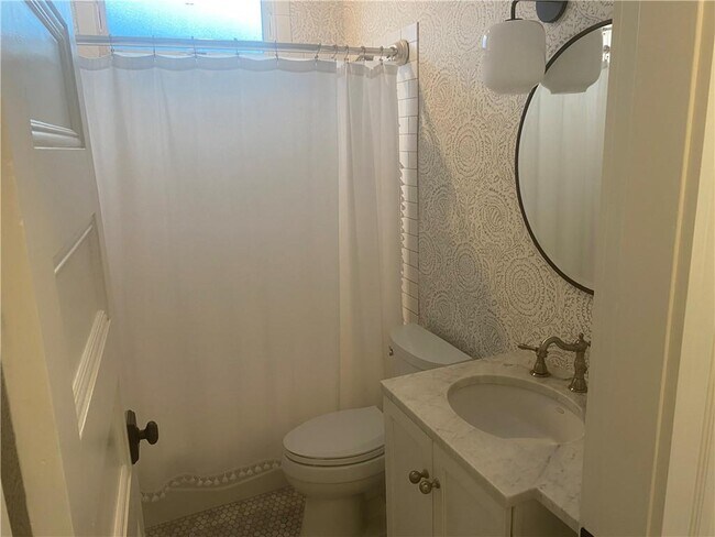 Building Photo - 27 Mann Ave