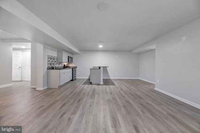 Building Photo - 8008 Hubble Dr