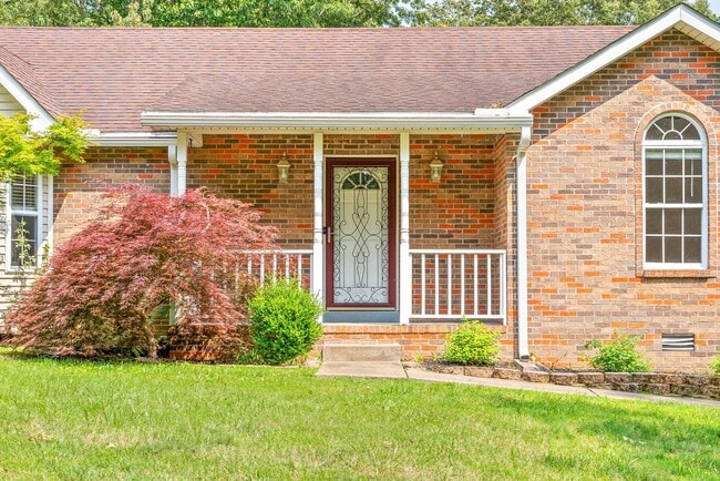 Building Photo - Pet Friendly Three Bedroom in Springfield!