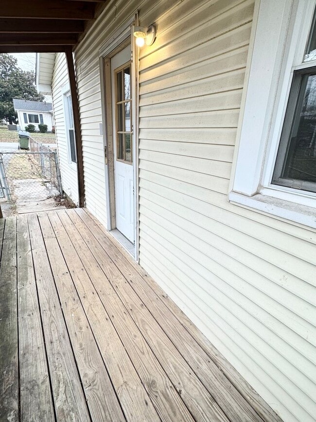 Building Photo - *3- Minutes from Jennie Stuart Medical Center*