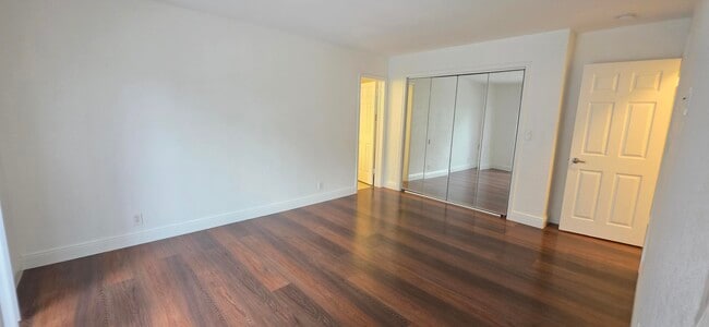 Building Photo - 560 NE 19th Ave