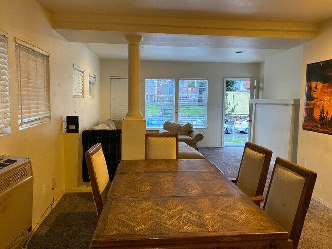 Building Photo - 4546 19th Ave NE