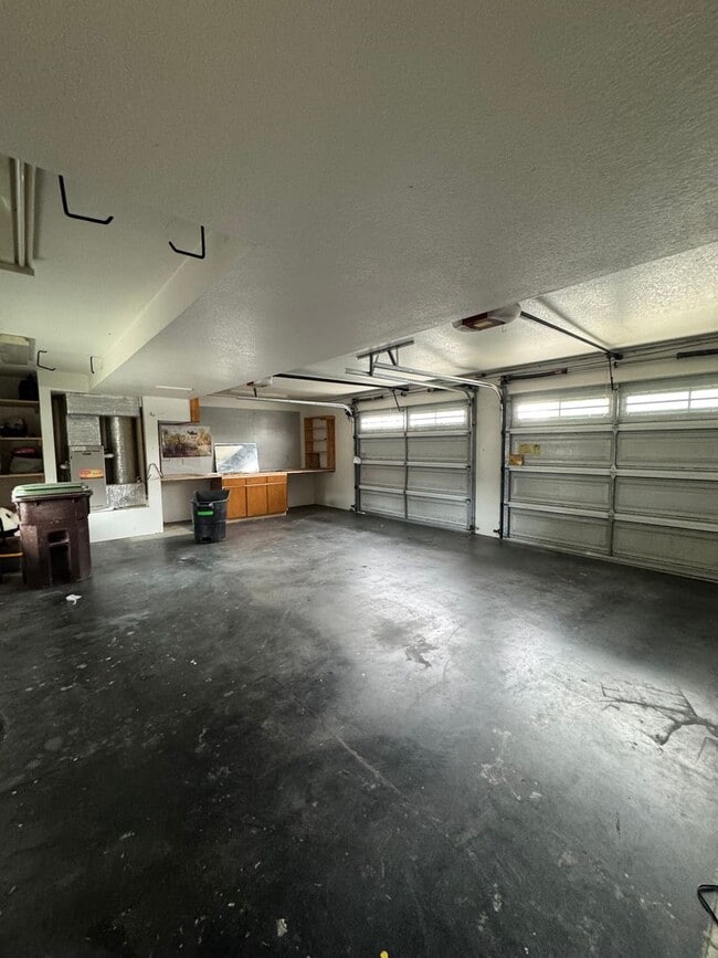 Building Photo - Beautiful 3 bedroom West Side Home!
