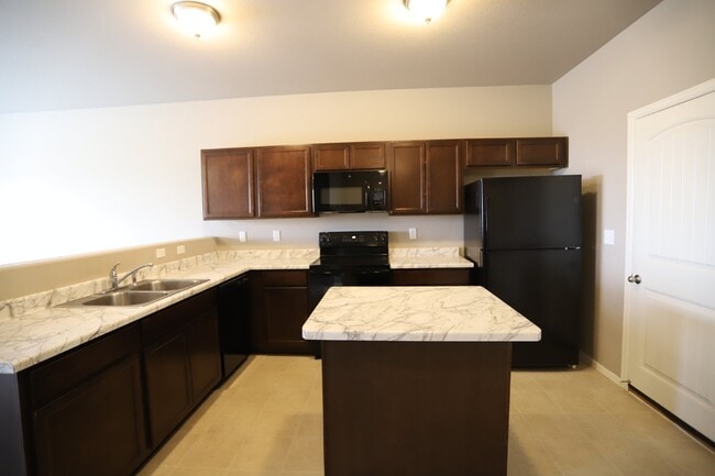 Building Photo - Contemporary, light-filled townhouse available for lease!