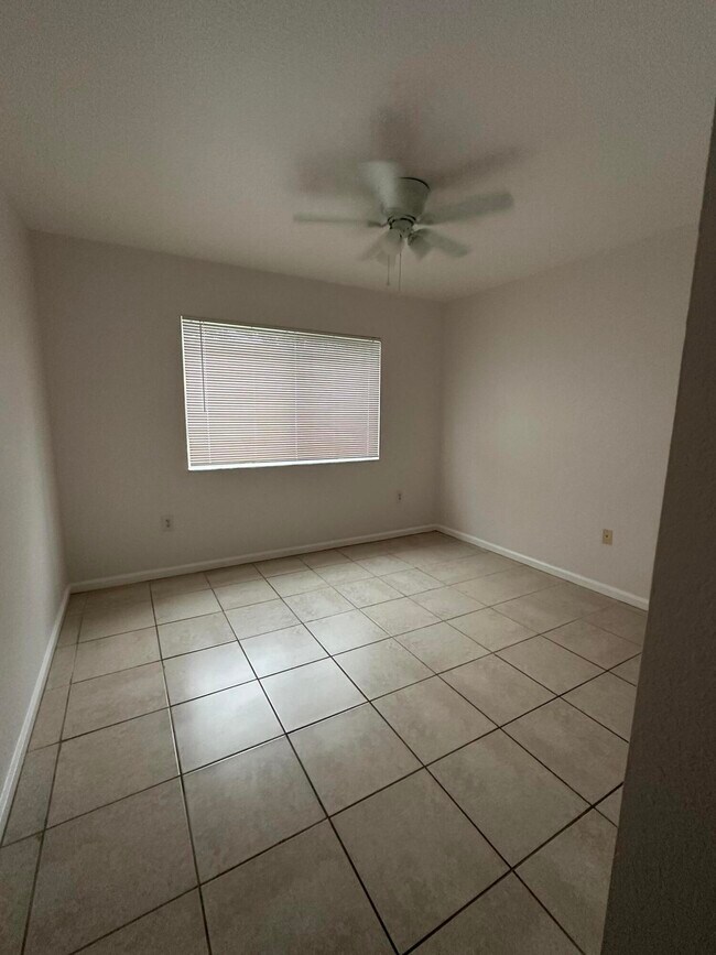 Building Photo - 161 SW Palm Dr