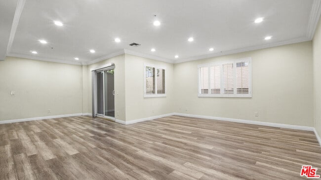 Building Photo - 420 Riverdale Dr