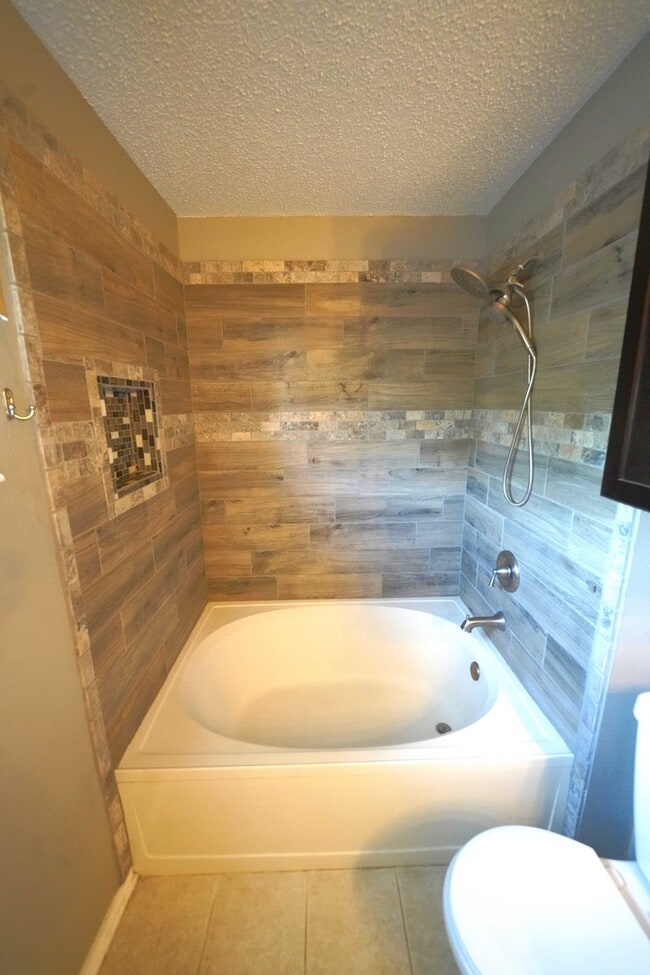 Building Photo - Updated Single Story in Schertz! Realtor Commission: $500