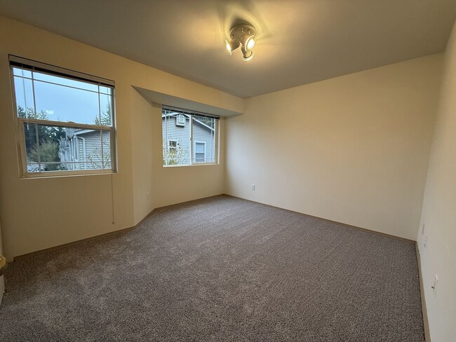 Building Photo - Warm & Cozy 2BD/1.5BTH Townhome for Rent i...