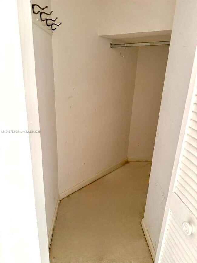 Building Photo - 11690 Briarwood Cir