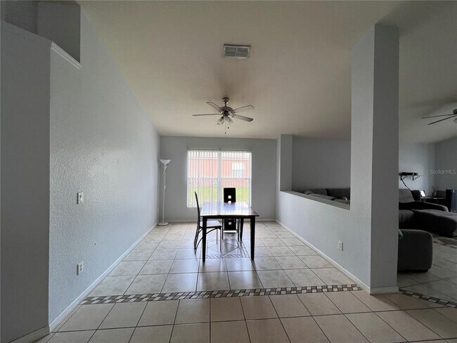 Building Photo - 2916 White Cedar Cir