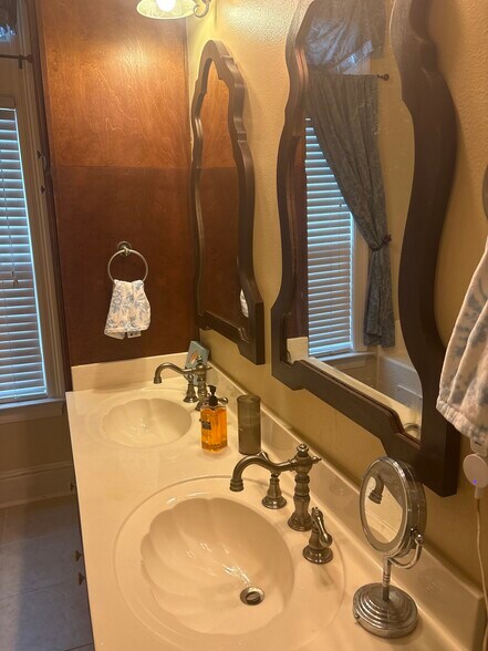 Room for two - 21 Oak Alley Ln