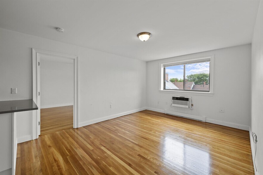 Building Photo - 134 Summer St