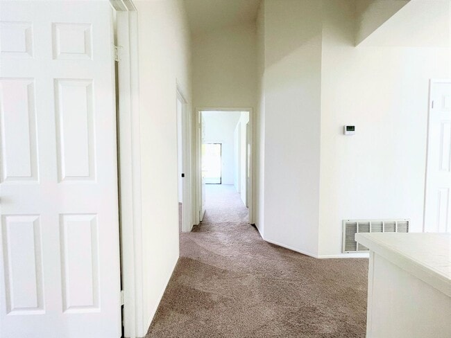 Building Photo - Single Level in Shadowridge w/ A/C!