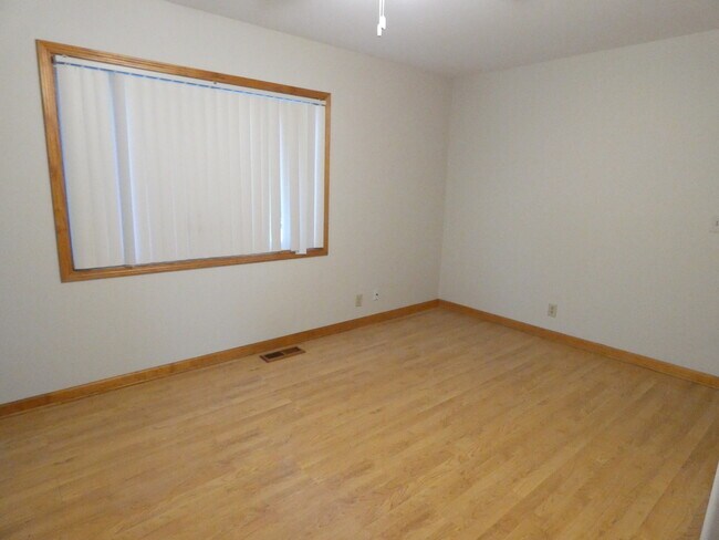 Building Photo - 515 Freeman Ave