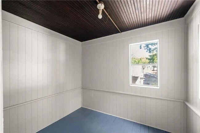 Building Photo - Updated 3 BR/1 BA Single-Family Home in St...