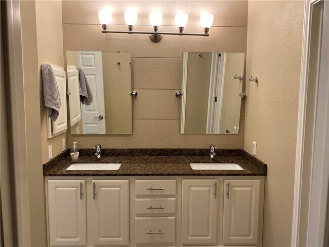 Building Photo - 7501 Shadowridge Run