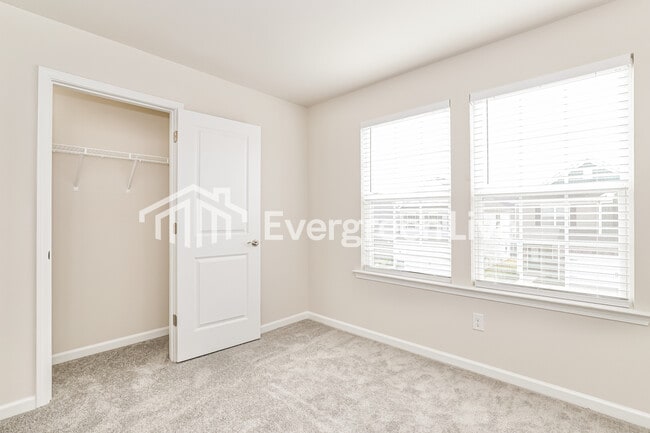 Building Photo - 5519 Hydrangea St