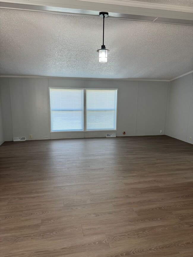 Building Photo - Very large yard great location a nice older doublewide Home