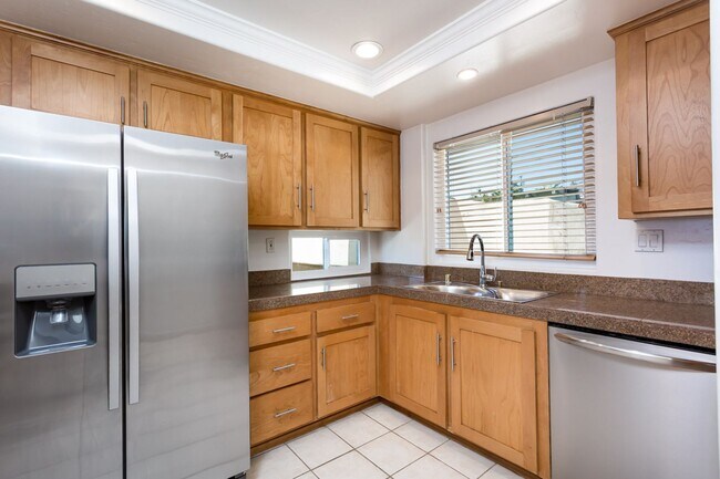 Building Photo - Mission Hills Condo with Stunning Views