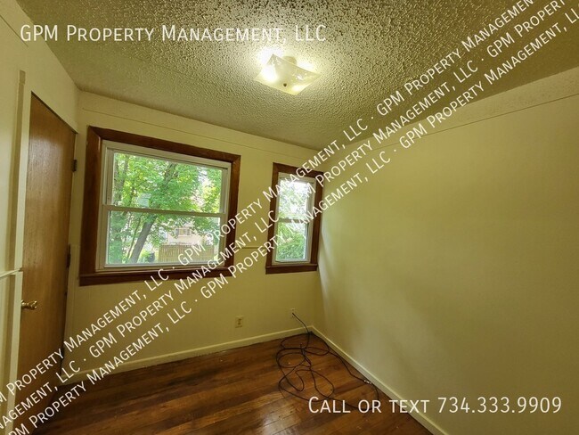 Building Photo - 2308 Deerfield Ct