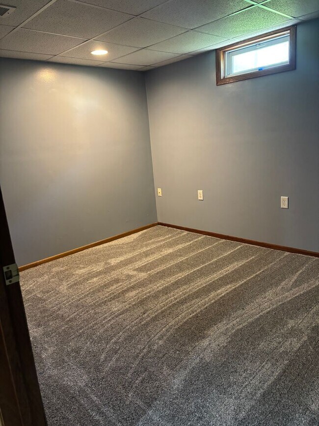 Building Photo - 3 bedroom - Finished basement with bonus room