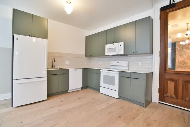 Building Photo - 30 W Broad St