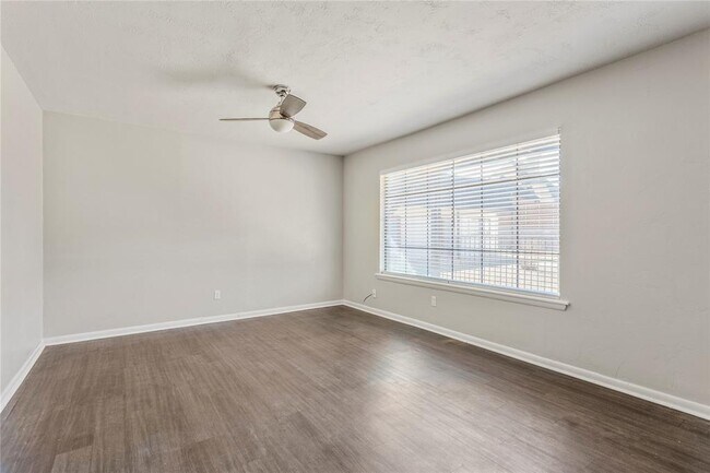 Building Photo - 2810 Dorchester Dr