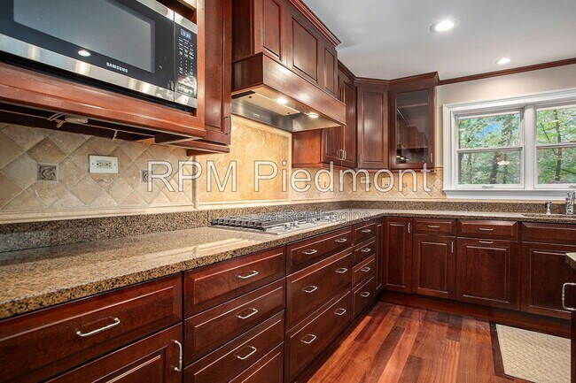 Building Photo - 630 Pine Point Trce
