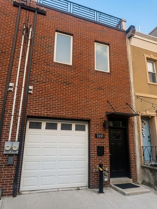 Building Photo - 1331 S Opal St
