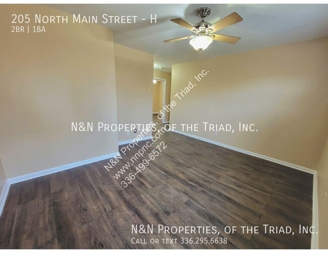 Building Photo - 2 Bedroom Apartment in King NC  Upstairs U...