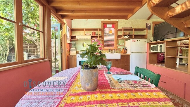 Building Photo - Charming Cabin Cottage Loft with Rustic Wa...