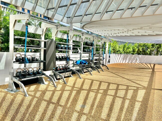 Building Photo - Well Maintained 1 Bed, 1 Bath, 1 parking i...