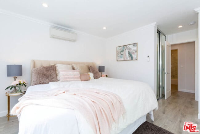 Building Photo - 847 5th St